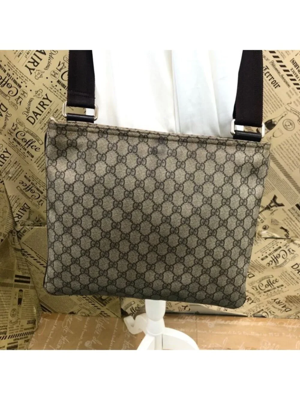 Gucci GG Pattern Supreme Shoulder Bag - Picture 2 of 9